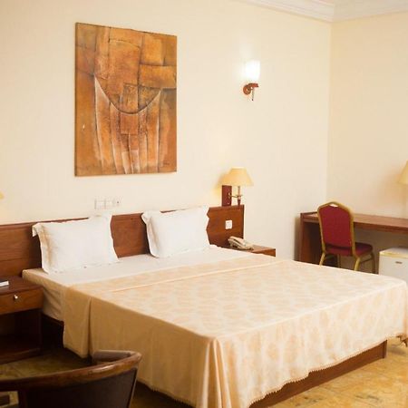 Hotel Marbella Lomé Esterno foto