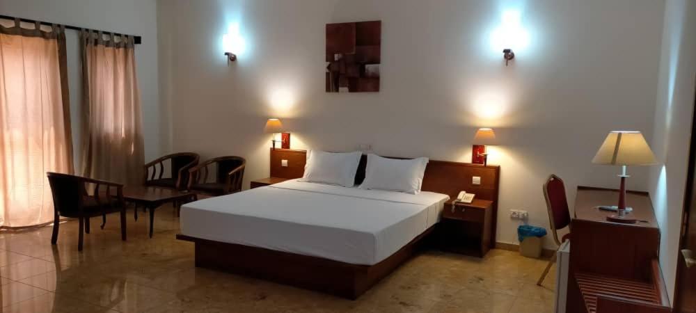 Hotel Marbella Lomé Esterno foto