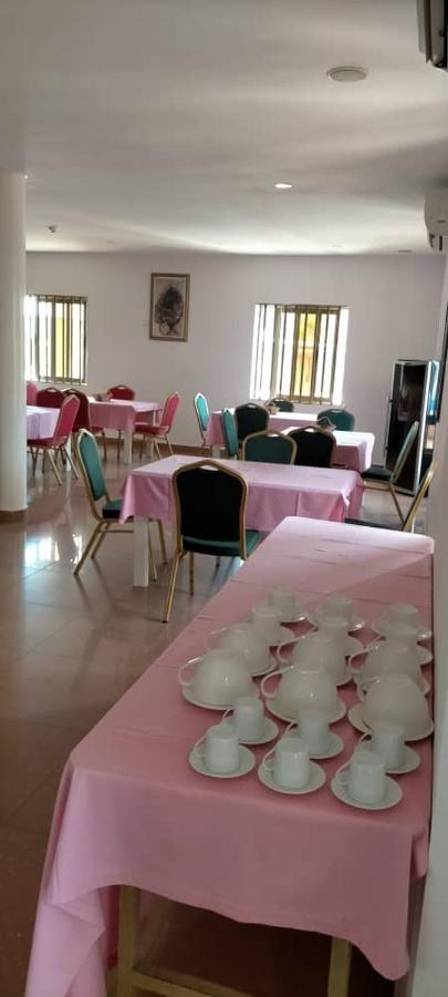 Hotel Marbella Lomé Esterno foto