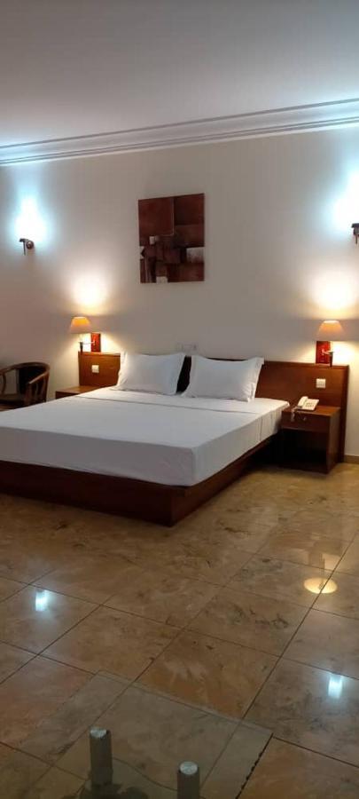 Hotel Marbella Lomé Esterno foto