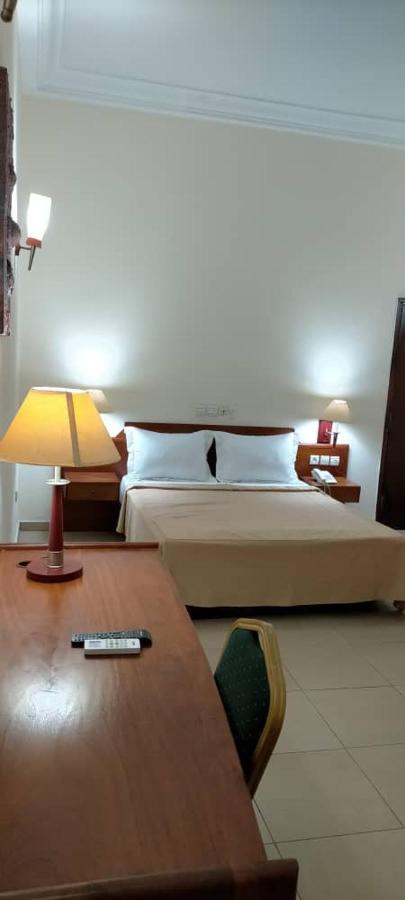 Hotel Marbella Lomé Esterno foto