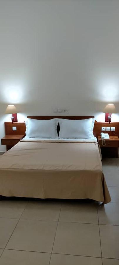 Hotel Marbella Lomé Esterno foto