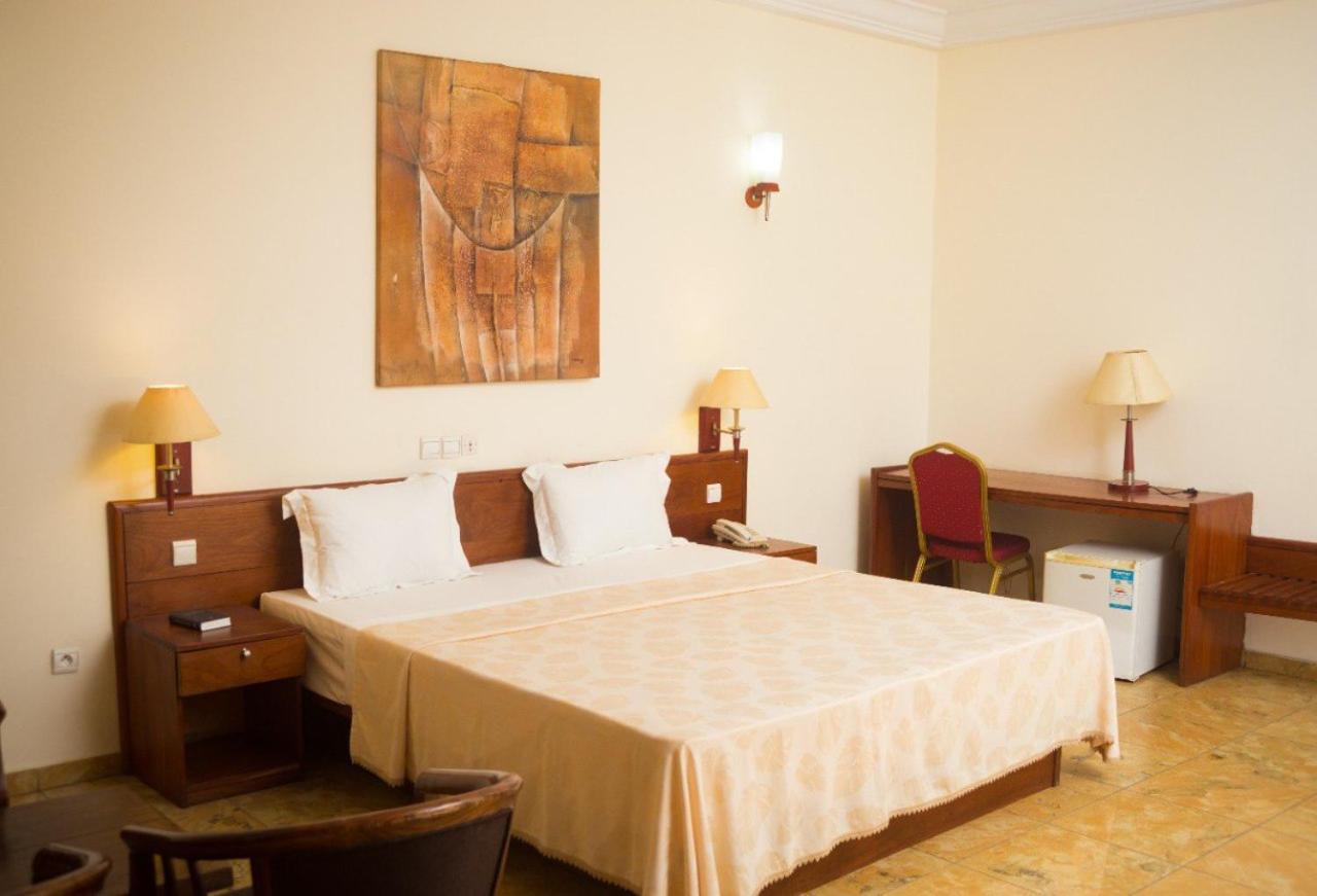 Hotel Marbella Lomé Esterno foto