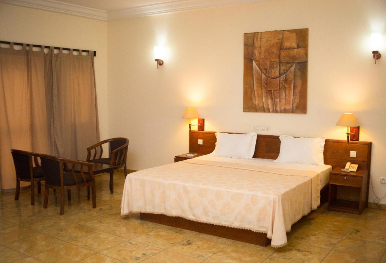Hotel Marbella Lomé Esterno foto