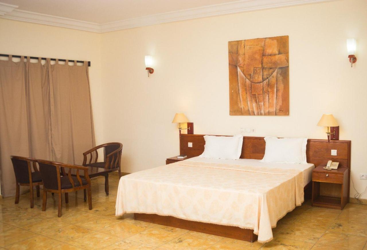 Hotel Marbella Lomé Esterno foto