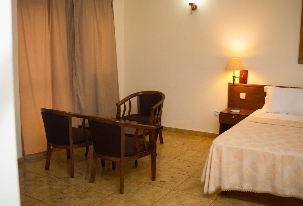 Hotel Marbella Lomé Esterno foto