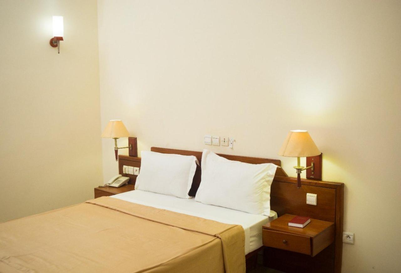 Hotel Marbella Lomé Esterno foto