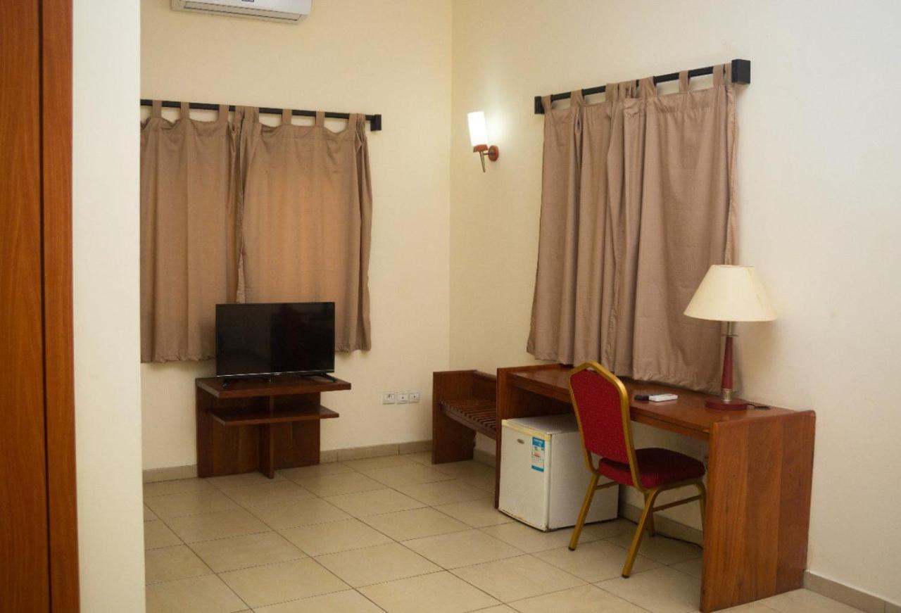 Hotel Marbella Lomé Esterno foto
