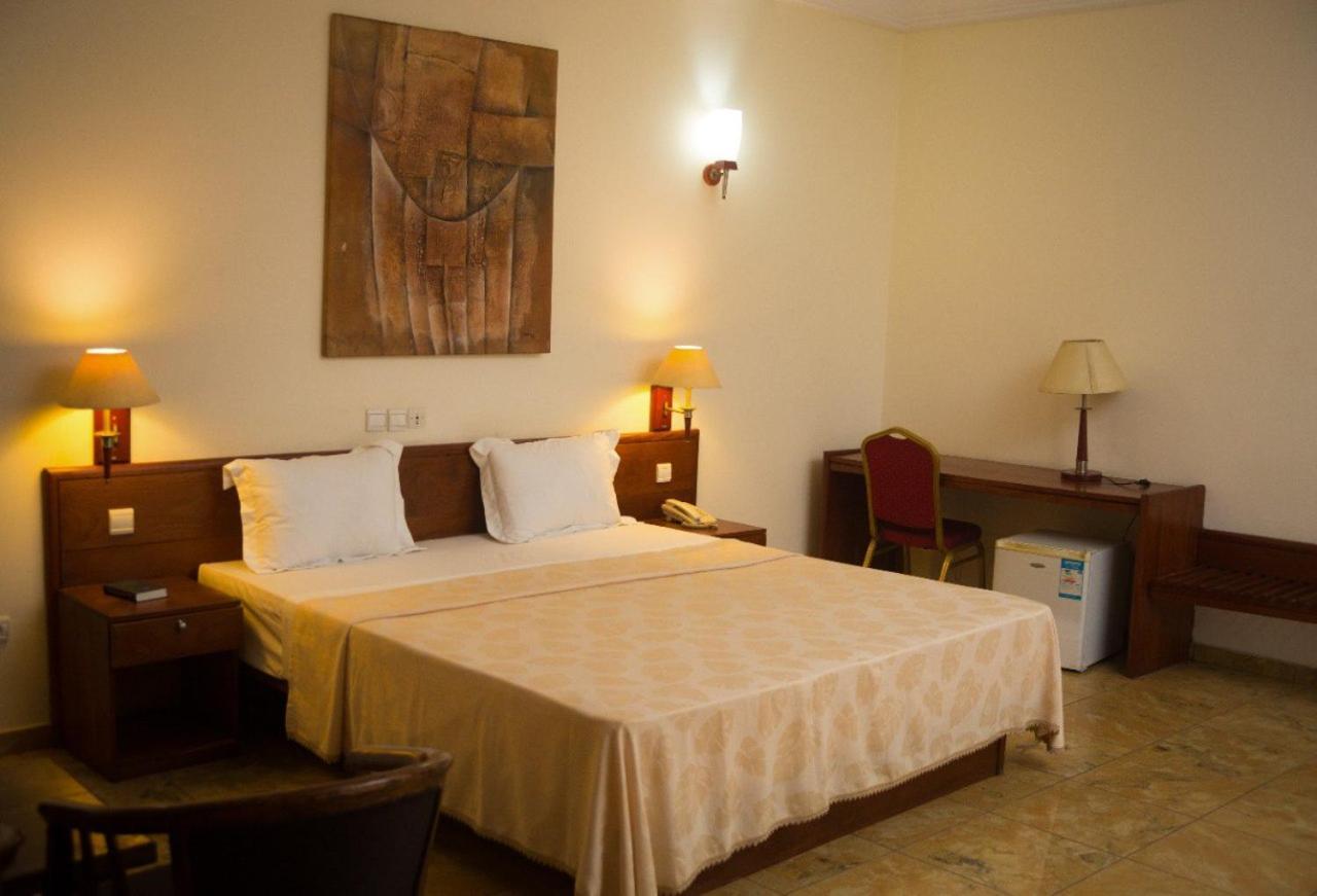Hotel Marbella Lomé Esterno foto