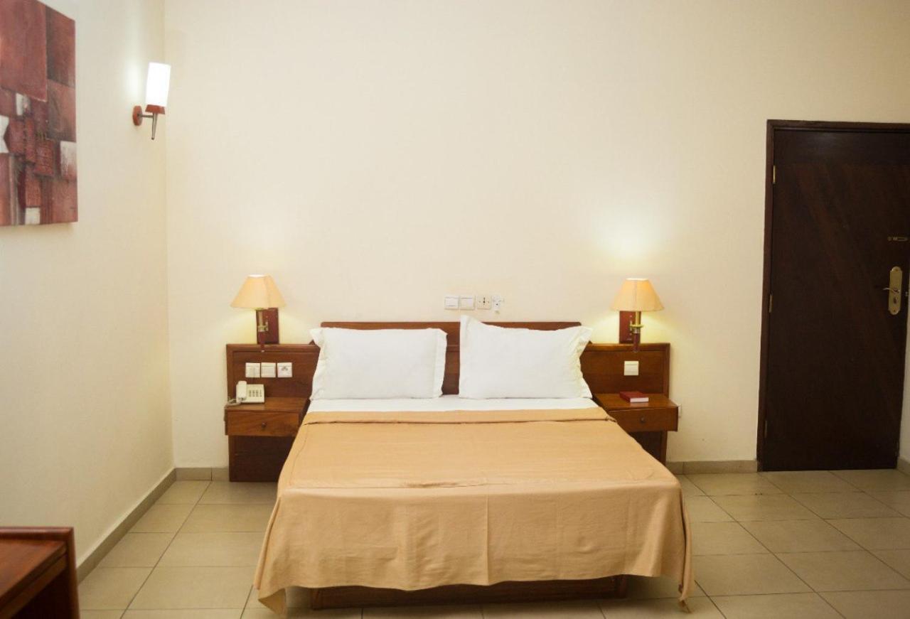 Hotel Marbella Lomé Esterno foto